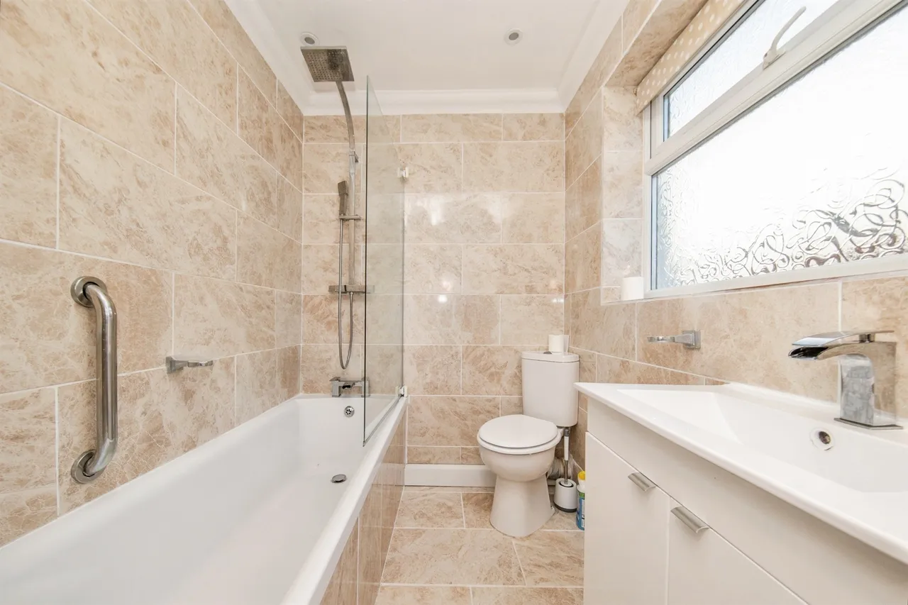 Lymington Avenue, Clacton-On-Sea, CO15, photo 10