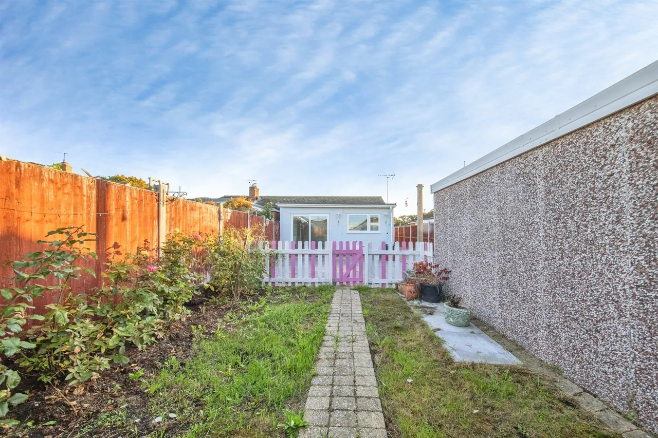 Lymington Avenue, Clacton-On-Sea, CO15, photo 13