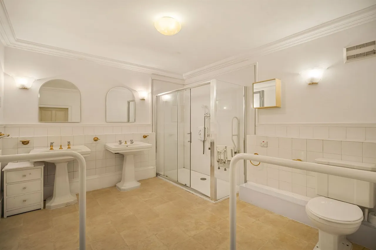 West Lynn Devisdale Road, Altrincham, photo 9