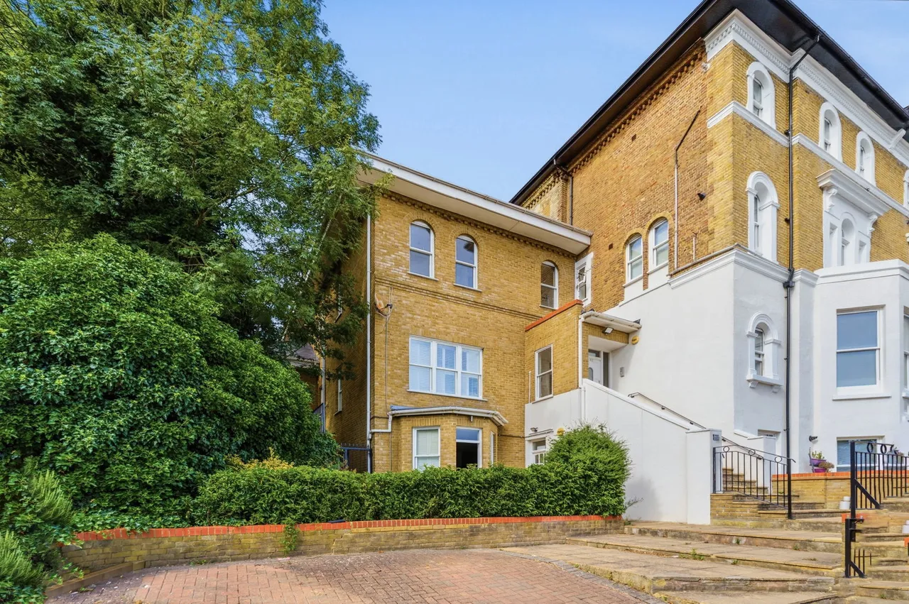 3 bed flat for sale, Overhill Road, SE22
