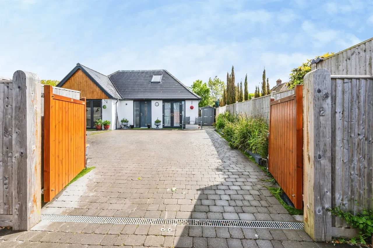 4 bed house for sale — Fern Close, Eastbourne