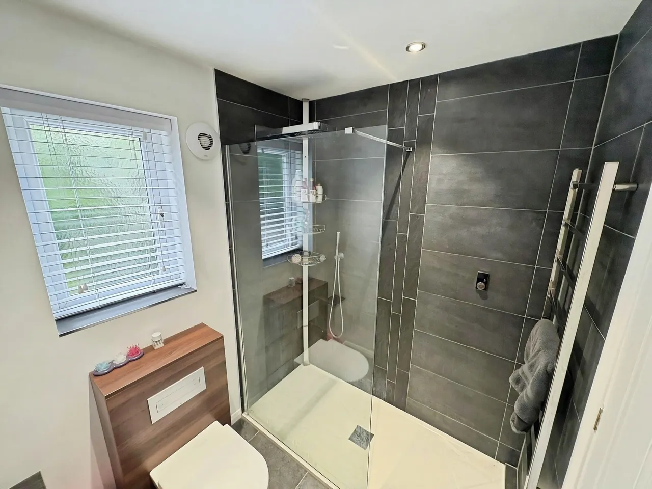 Phillips Close, Tongham, Surrey, GU10 1AW, photo 17