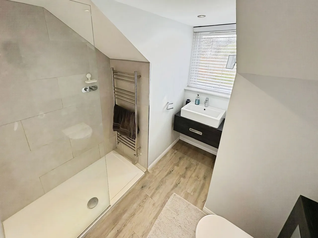 Phillips Close, Tongham, Surrey, GU10 1AW, photo 15