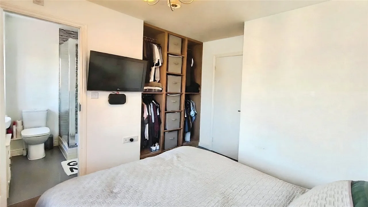 Merton Close, Aylesbury, Buckinghamshire, HP18, photo 14
