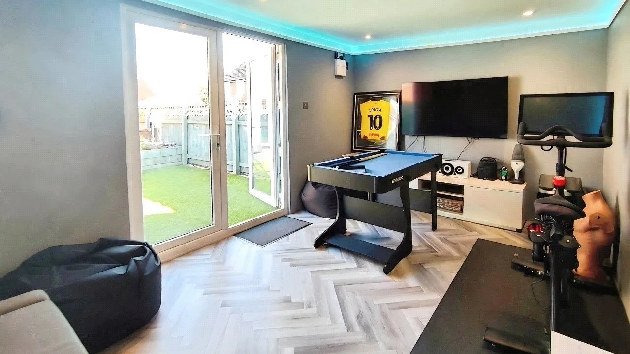 Merton Close, Aylesbury, Buckinghamshire, HP18, photo 3