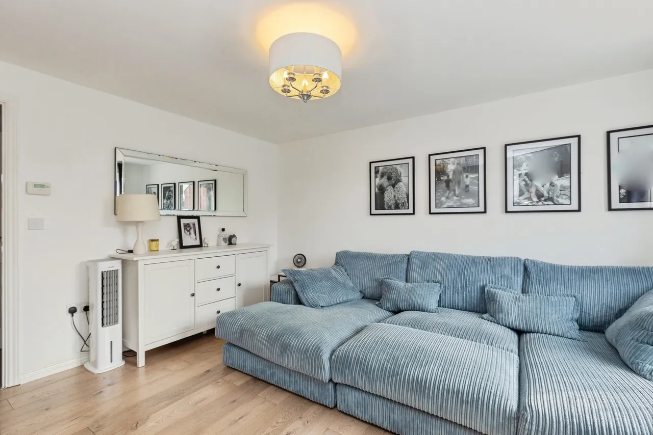 Merton Close, Aylesbury, Buckinghamshire, HP18, photo 9