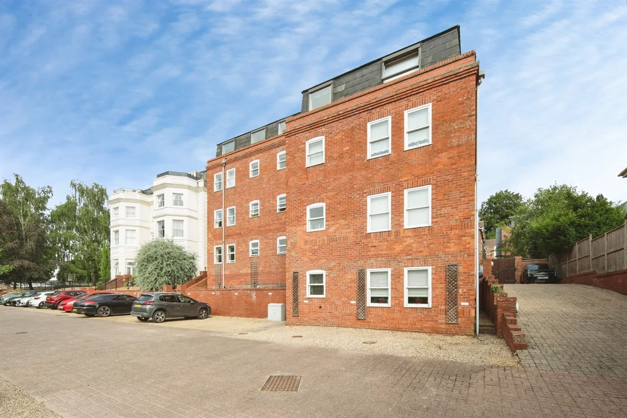 2 bed flat for sale, Bridge Street, Kenilworth, CV8
