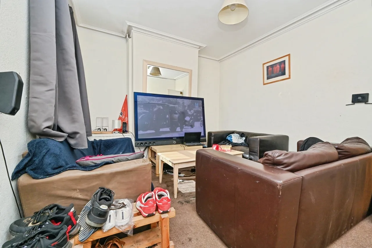 Ashton Road, Luton, Bedfordshire, LU1, photo 2
