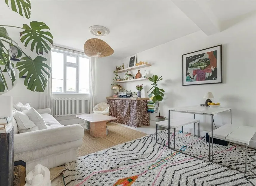 2 bed flat for sale, Well Street, Hackney, E9