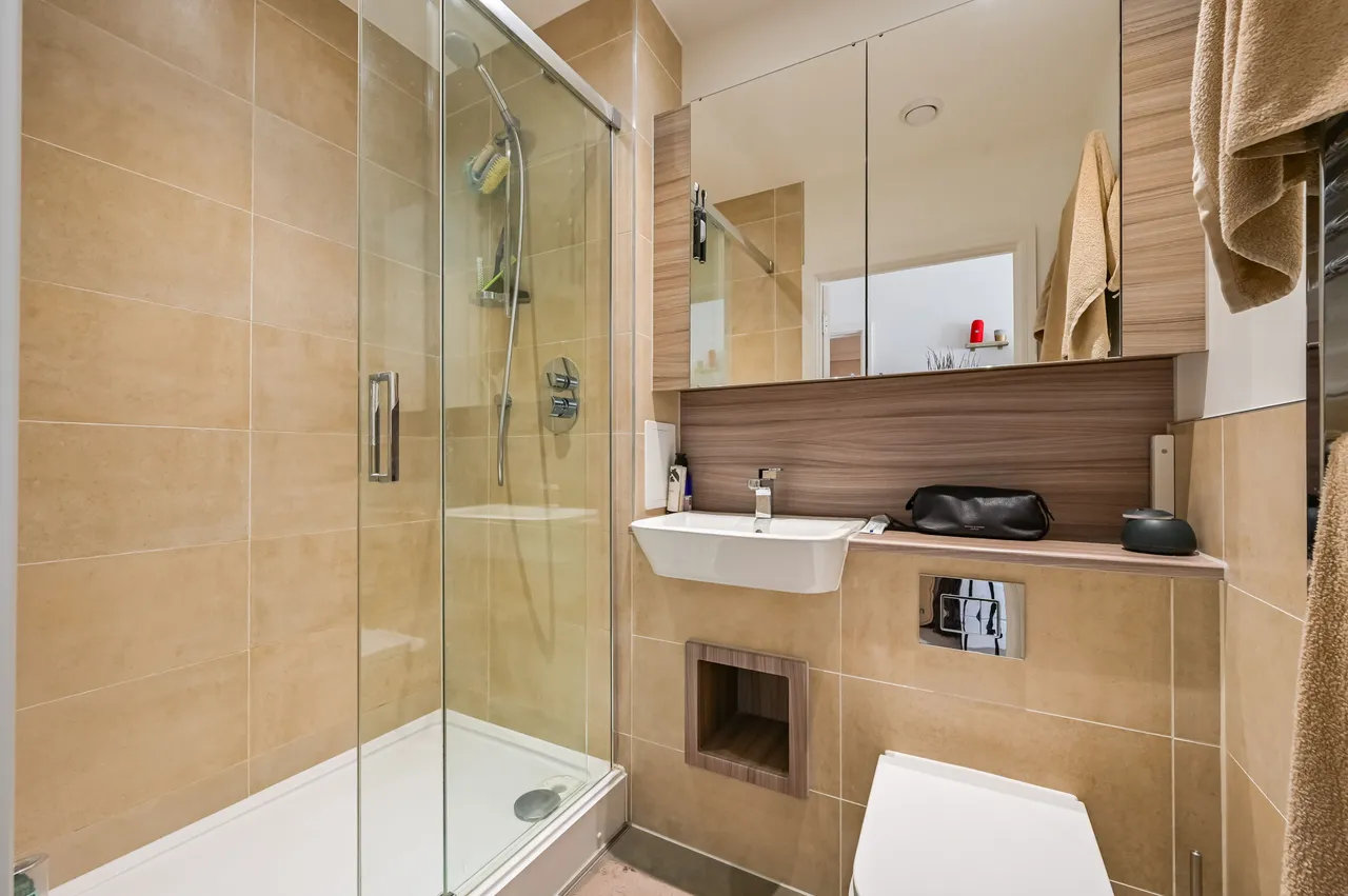 Flat 204, Sheave Court, 18 Nellie Cressall Way, London, photo 6