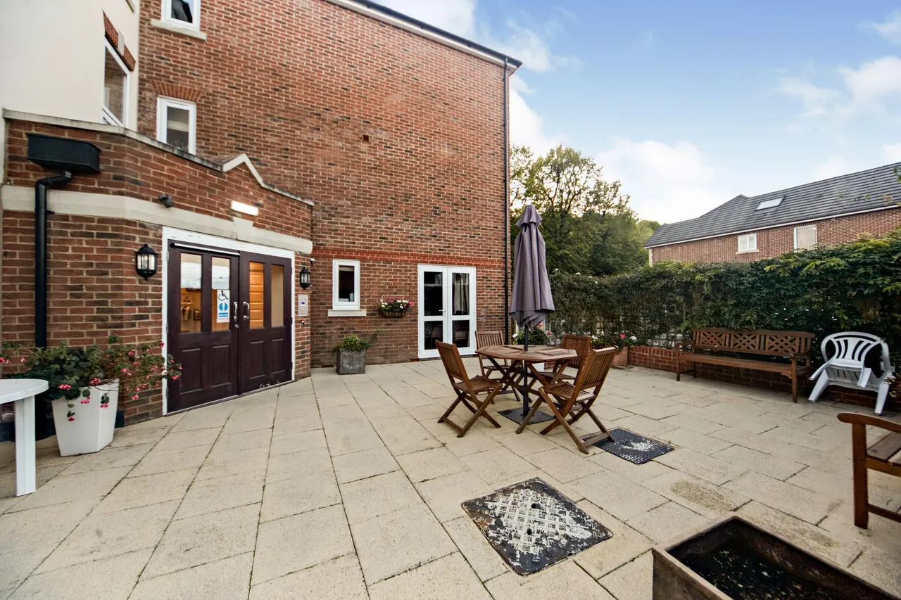 Caterham Lodge, 2 Stafford Road, Caterham, Surrey, CR3, photo 5