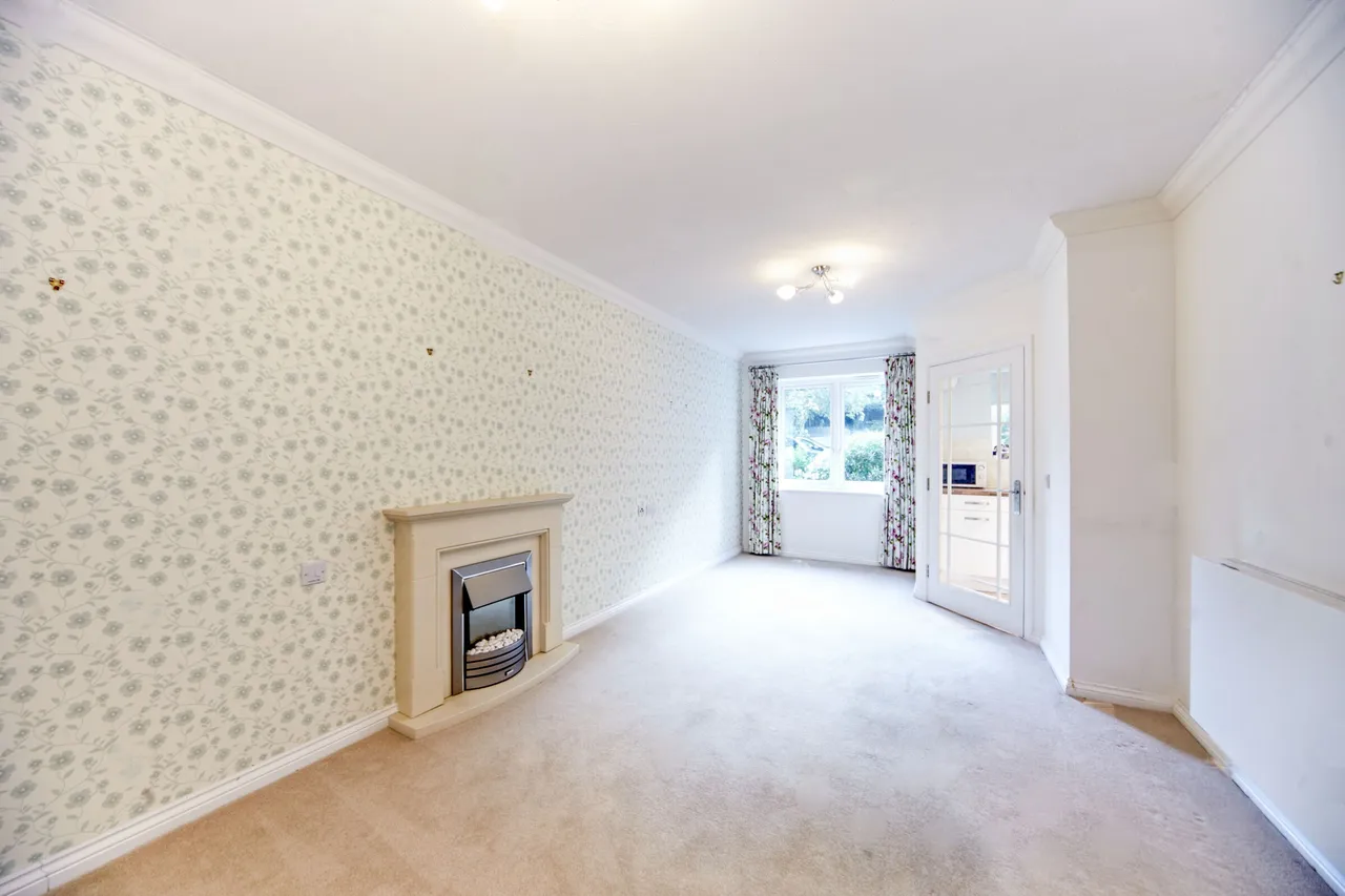 Caterham Lodge, 2 Stafford Road, Caterham, Surrey, CR3, photo 6