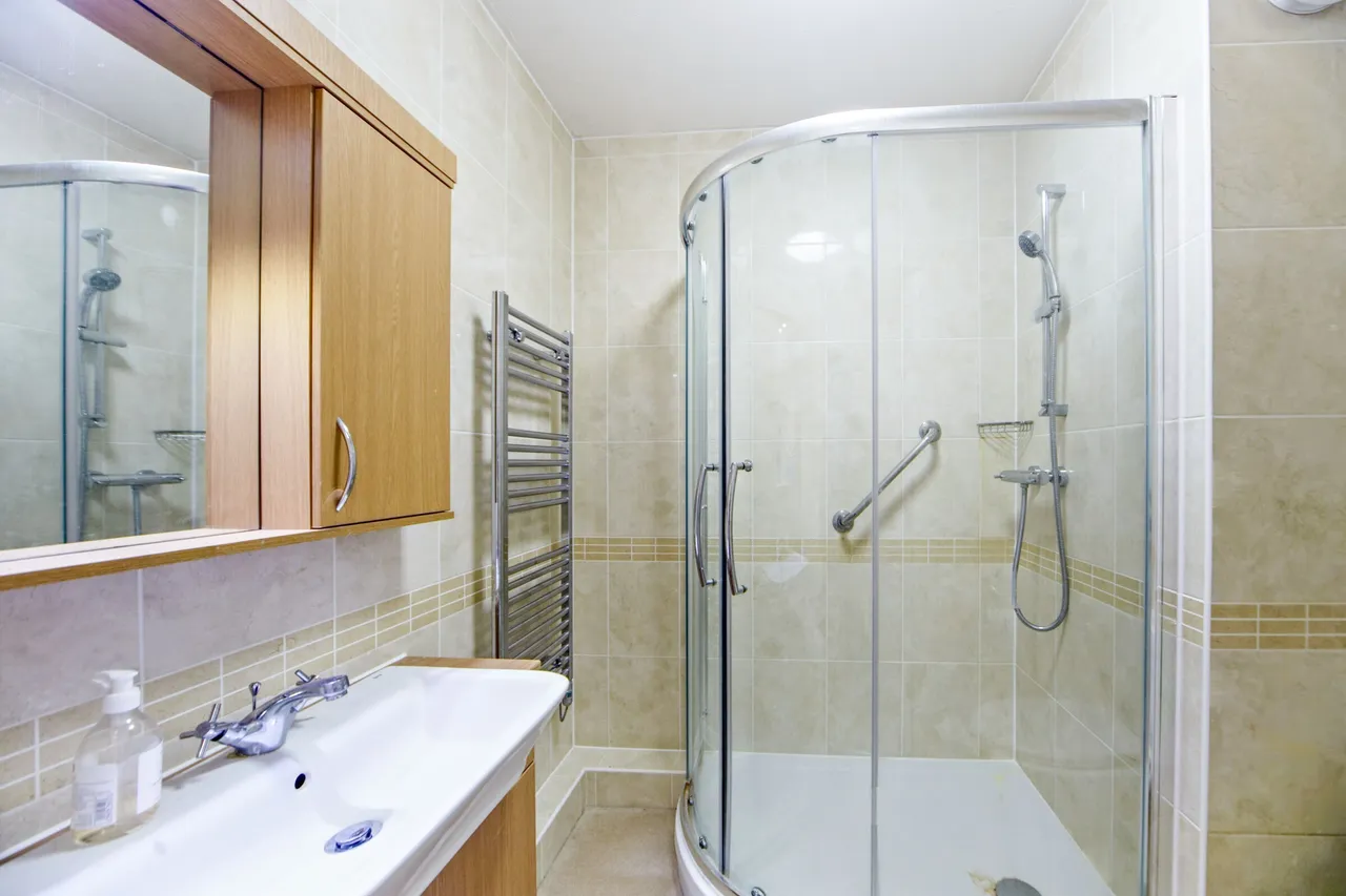 Caterham Lodge, 2 Stafford Road, Caterham, Surrey, CR3, photo 4