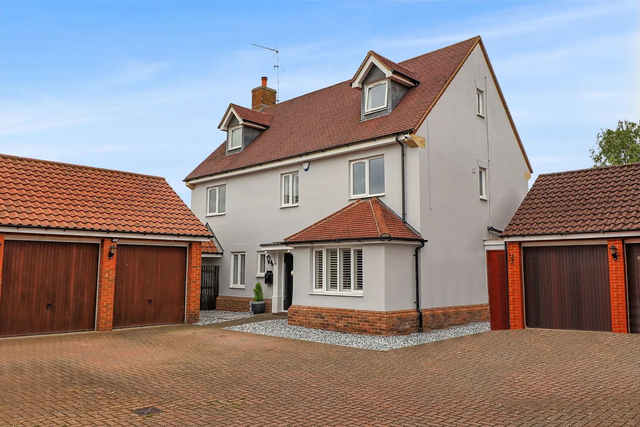 5 bed house for sale — The Orchard, Heybridge, Maldon, CM9 4UN