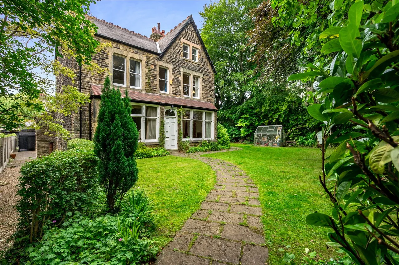 8 bed house for sale, Springwood Road, Oakwood