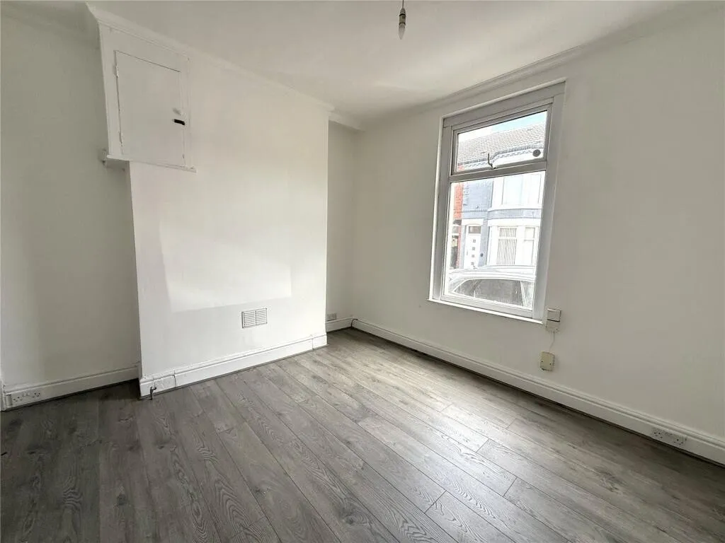 Cowley Road, L4, photo 8
