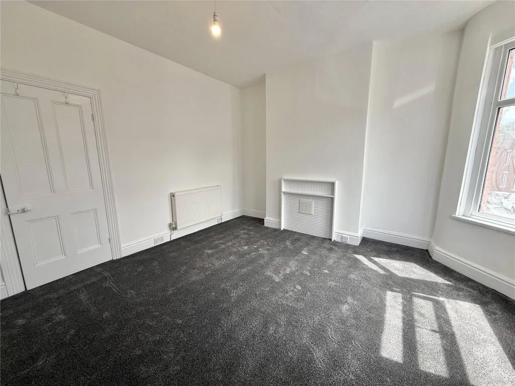 Cowley Road, L4, photo 2