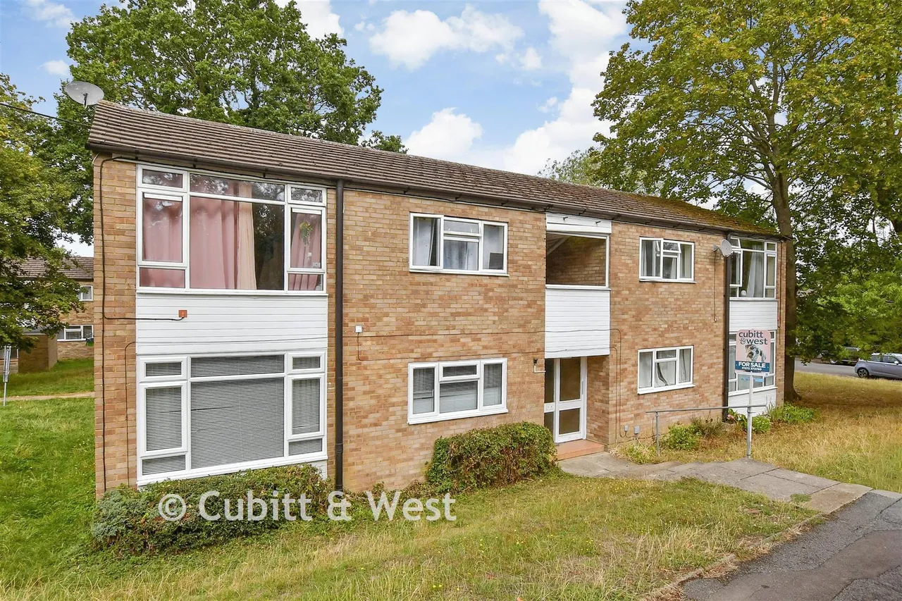 1 bed flat for sale, Greathurst End, Bookham, KT23