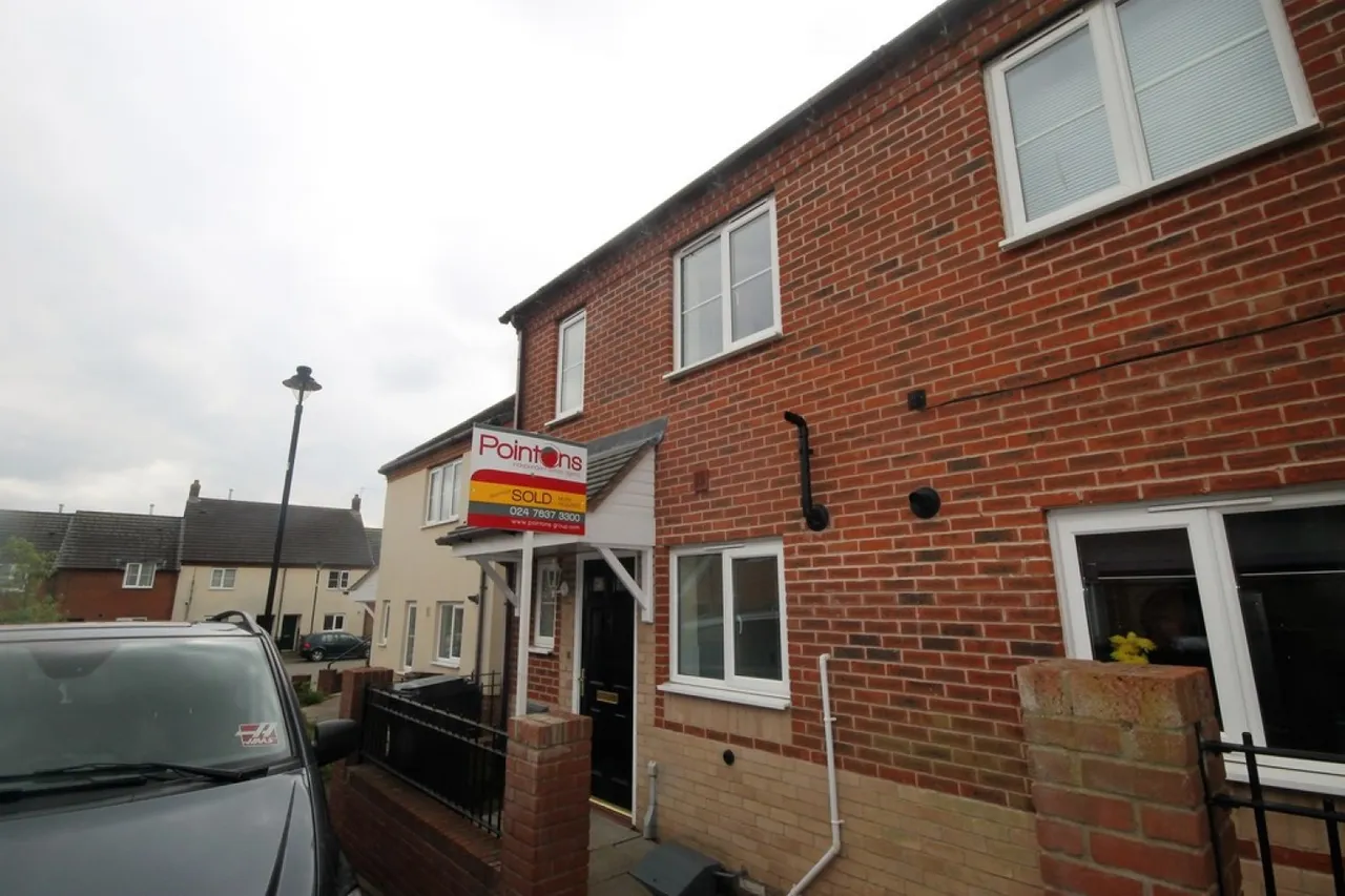 2 bed house to rent — Whitebeam Way, Nuneaton