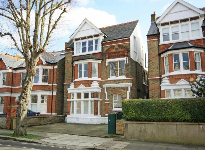 3 bed flat to rent — Denbigh Road, West Ealing, W13