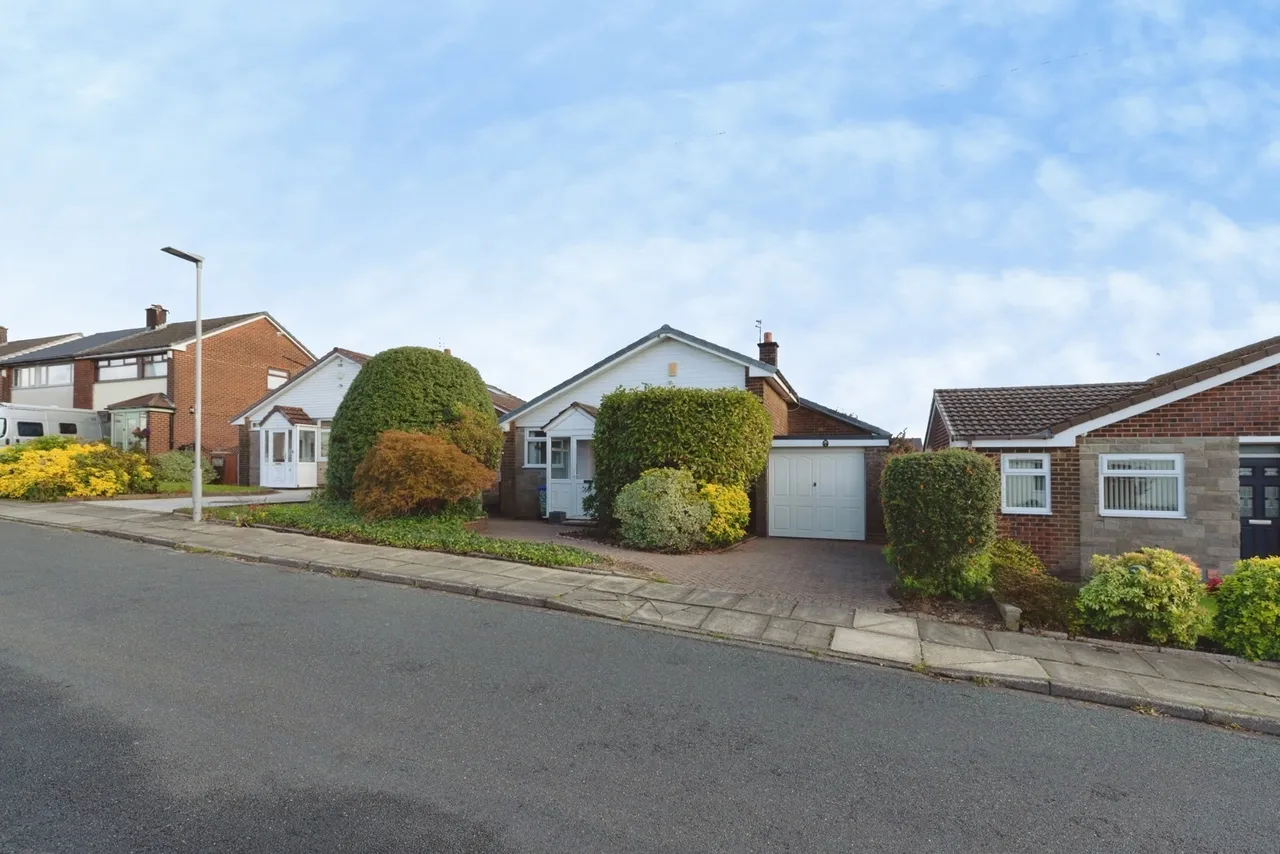 3 bed house for sale, Belmont Drive, Bury, BL8
