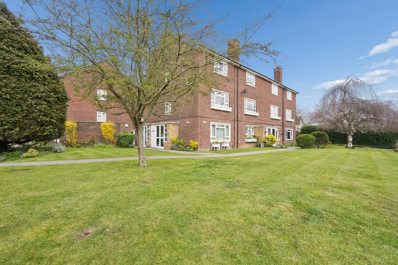 Bournehall High Street, Bushey, WD23, photo 13