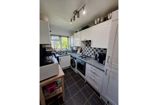 Groves Close, Bourne End, SL8, photo 11