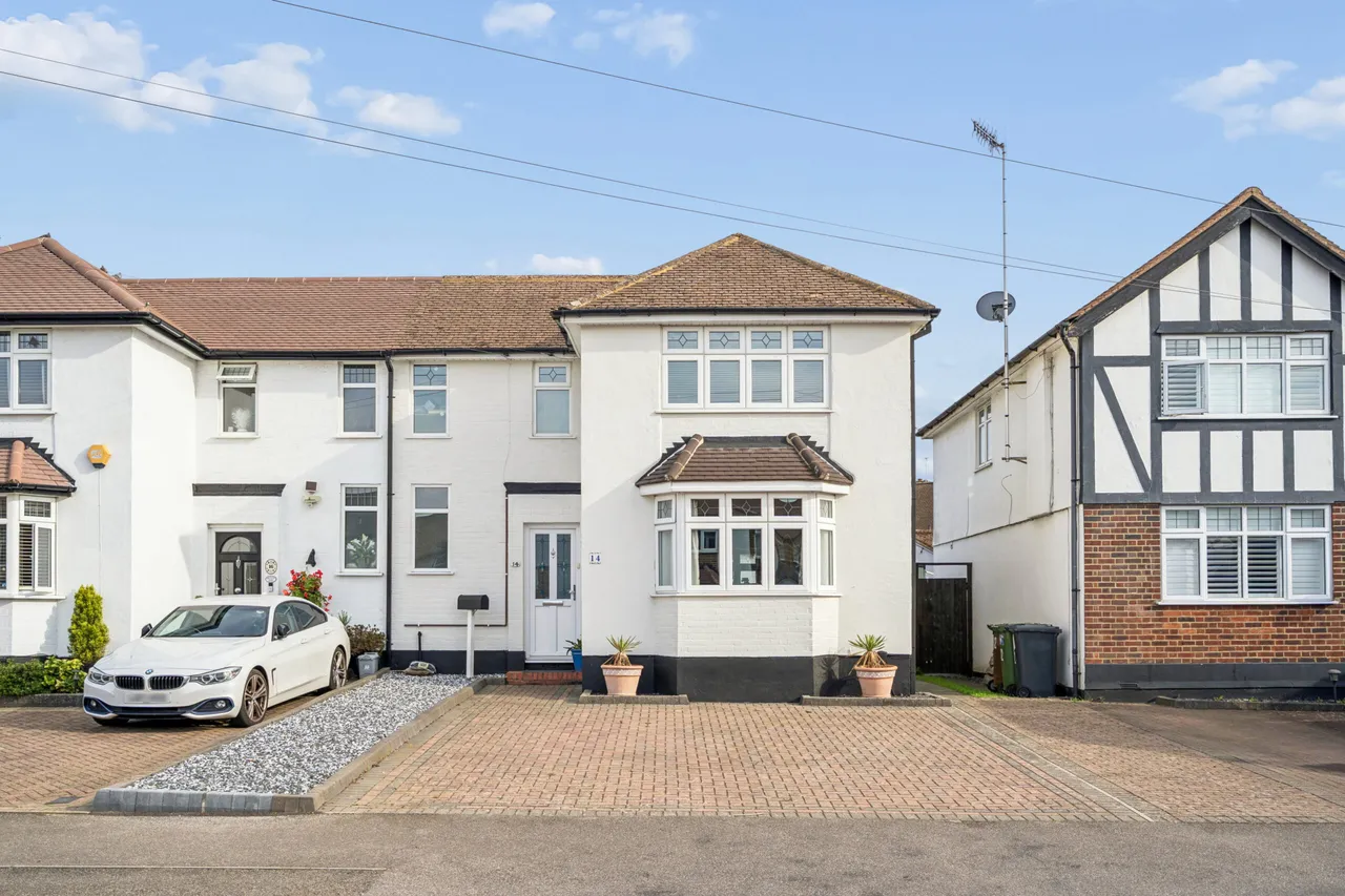 3 bed house for sale, Mill Way, Bushey, WD23