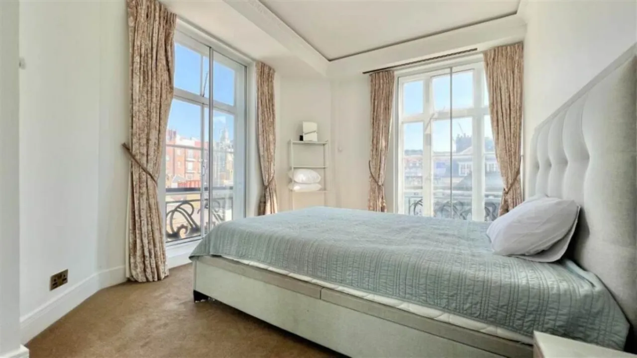 Hertford Street, London, W1J, photo 4