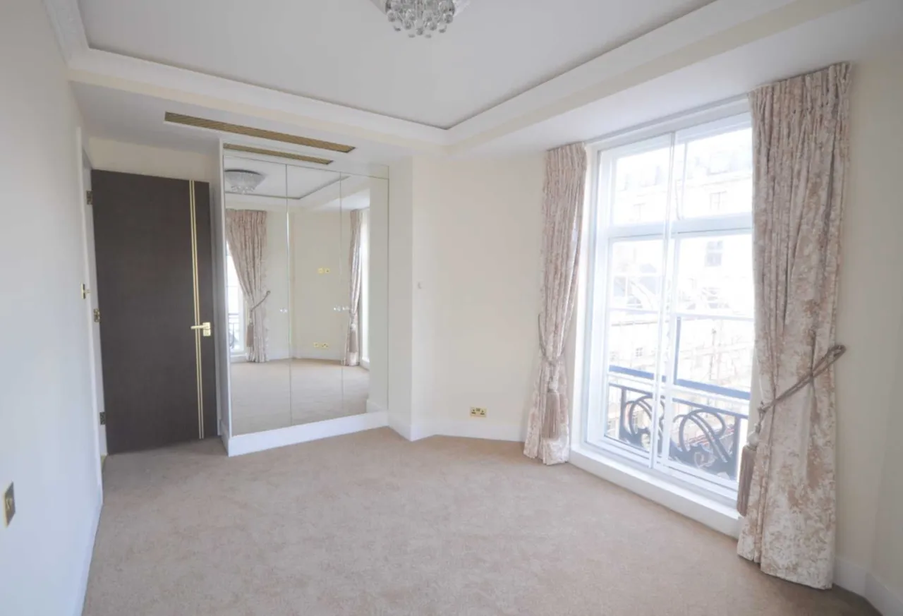 Hertford Street, London, W1J, photo 6