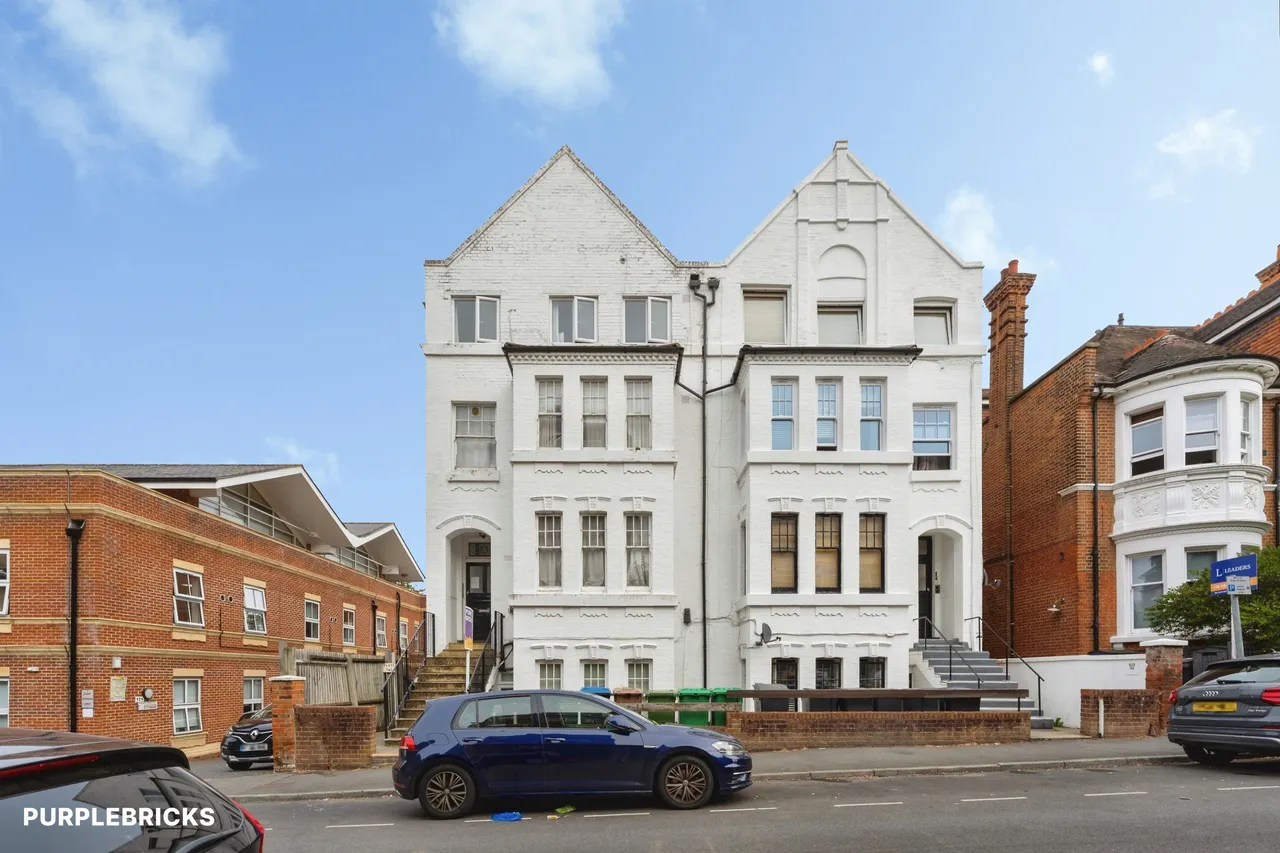 1 bed flat for sale, Claremont Gardens, Surbiton, KT6
