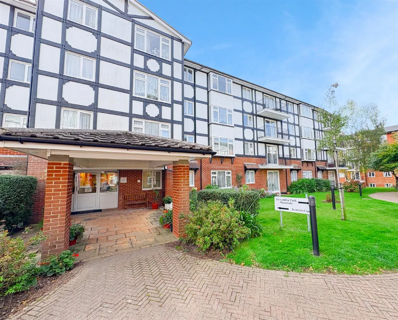 1 bed property for sale — St. Helens Crescent, Hastings, TN34 2SQ