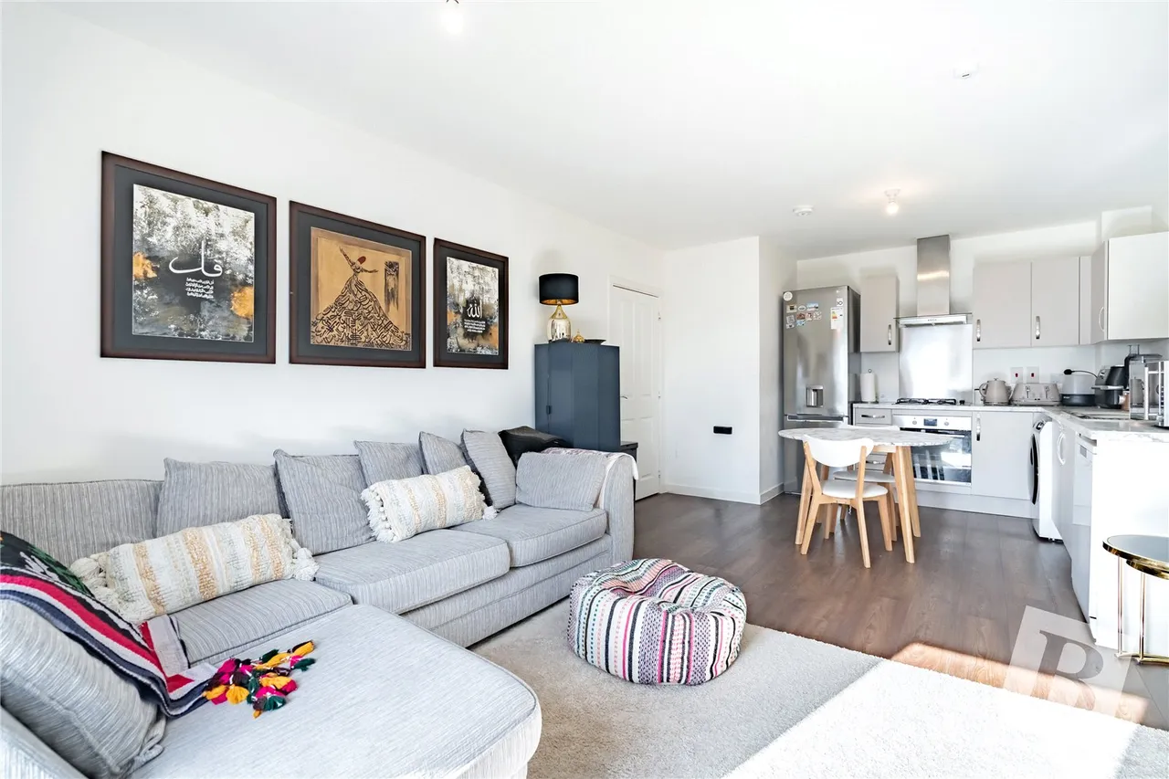 2 bed flat for sale, Lance Street, Rainham, RM13
