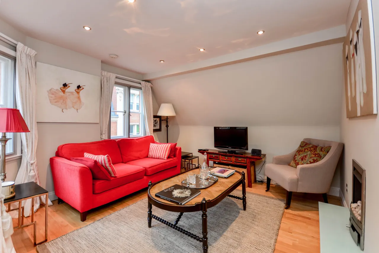 2 bed flat for sale — Flat 3, 35b Kensington High Street, London