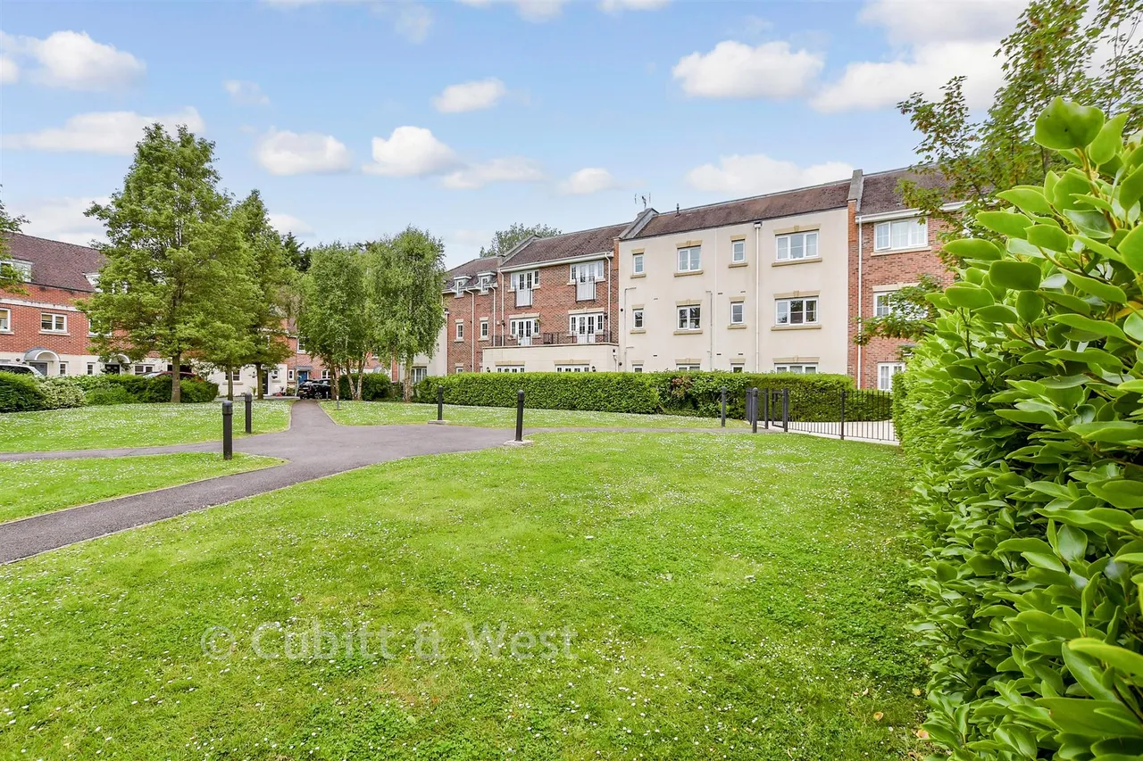 Spiro Close, Pulborough, RH20, photo 9