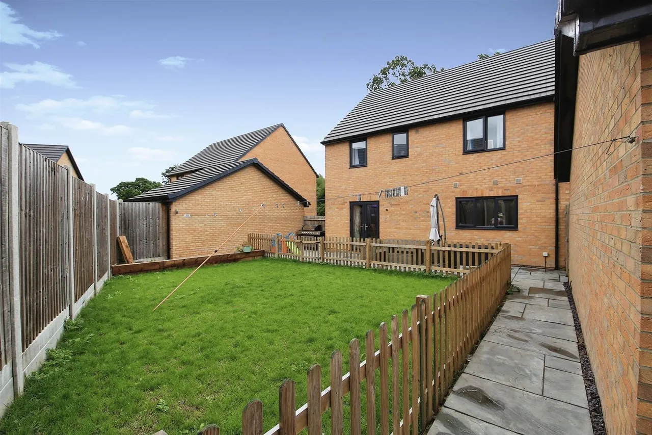 Jackson Drive, Huntingdon, PE26, photo 2