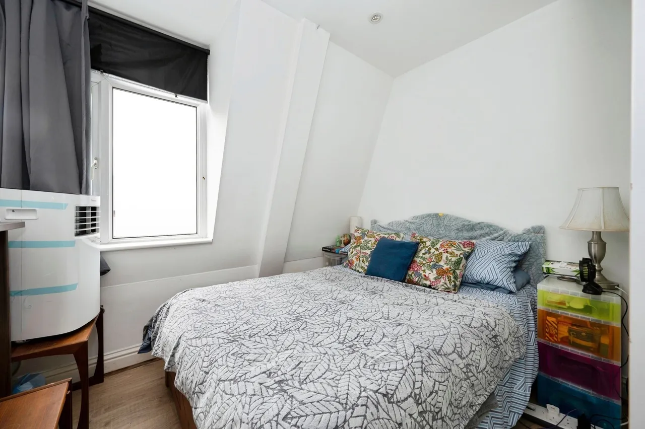 High Street, Esher, KT10, photo 4