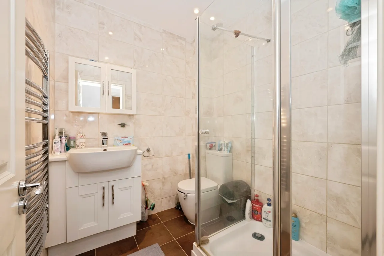 High Street, Esher, KT10, photo 6