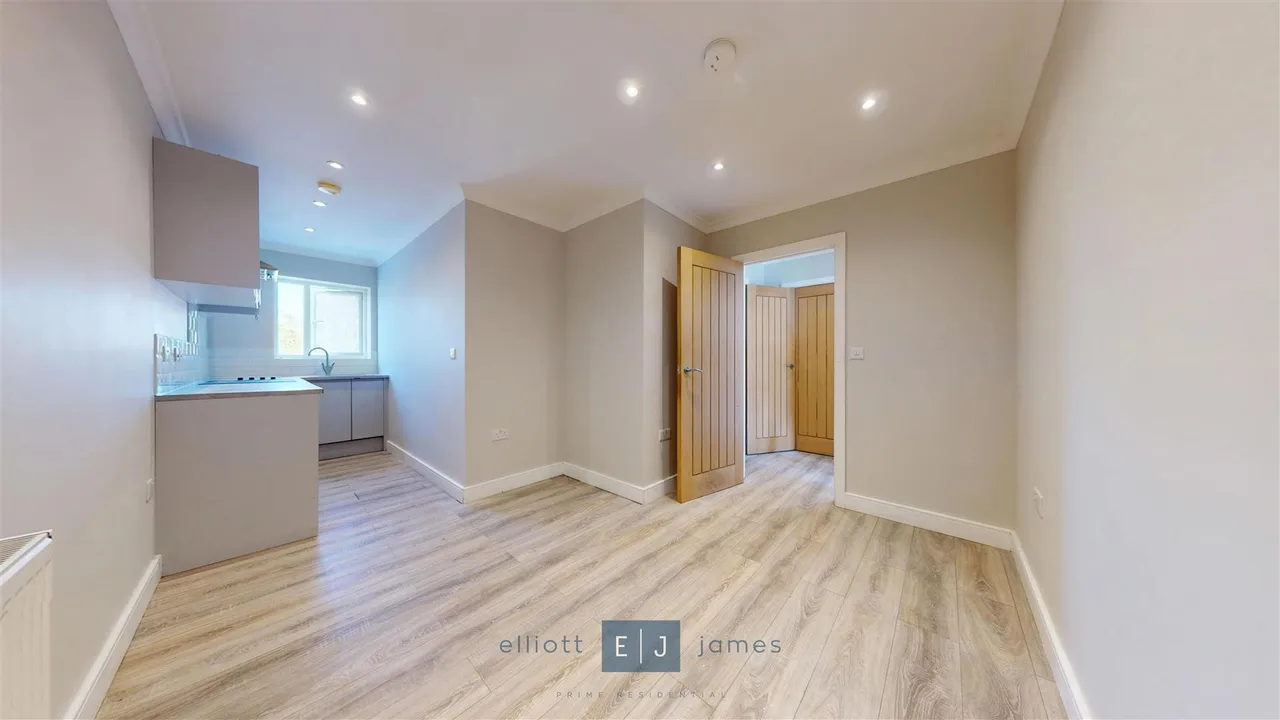 Lea Bridge Road, Leyton, photo 2