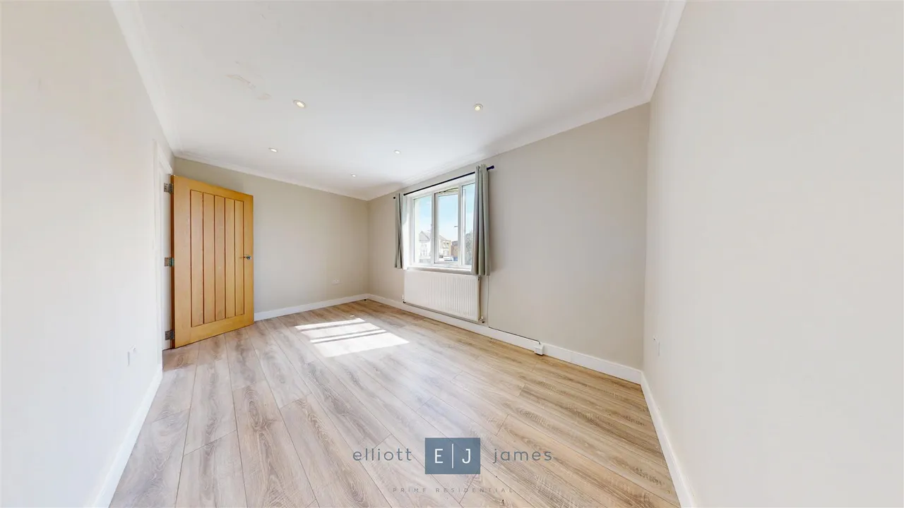 Lea Bridge Road, Leyton, photo 6