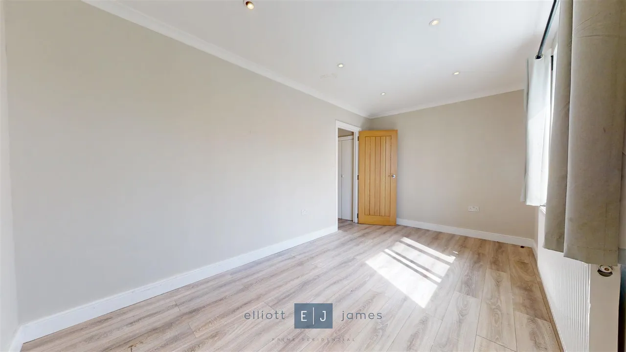 Lea Bridge Road, Leyton, photo 5