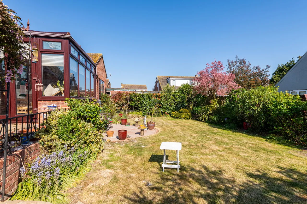 Clarence Gardens, Warden, ME12, photo 15