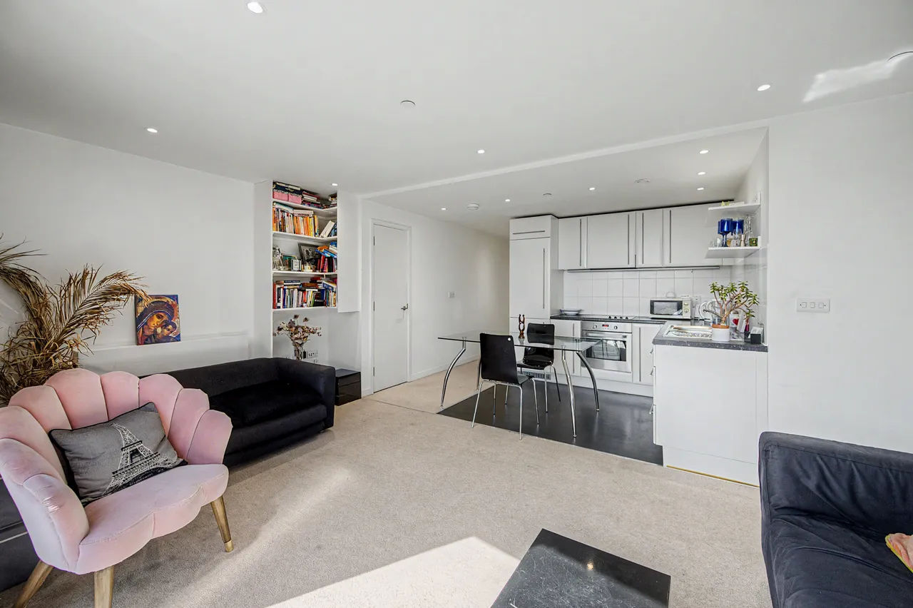 Apartment 405, The Strata, 8 Walworth Road, London, photo 8