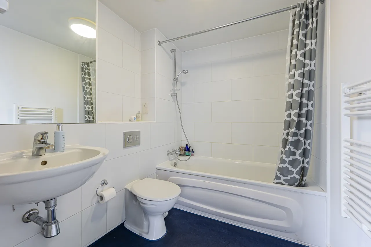 Apartment 405, The Strata, 8 Walworth Road, London, photo 9