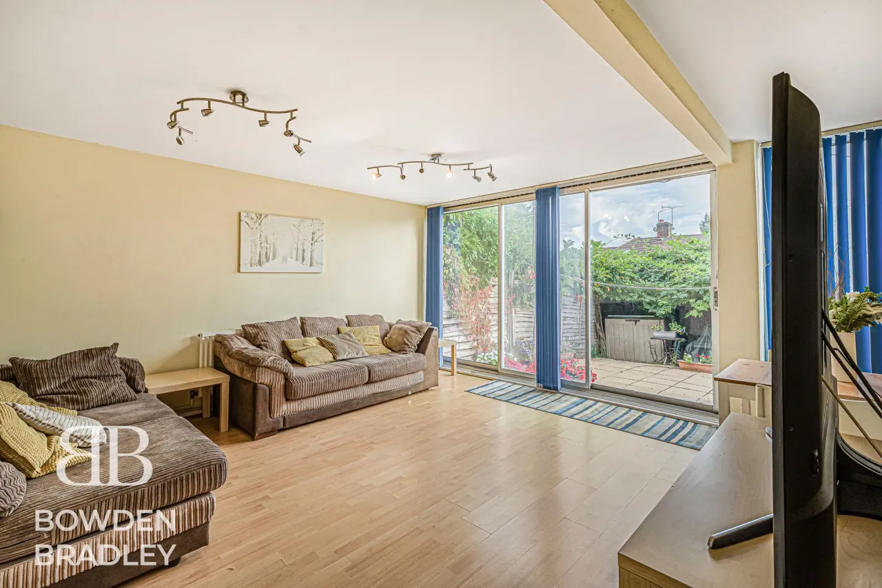 Kielder Close, Hainault, IG6, photo 2