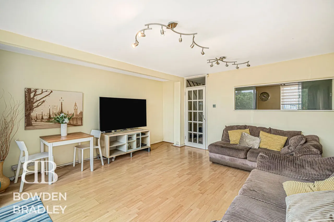 Kielder Close, Hainault, IG6, photo 3