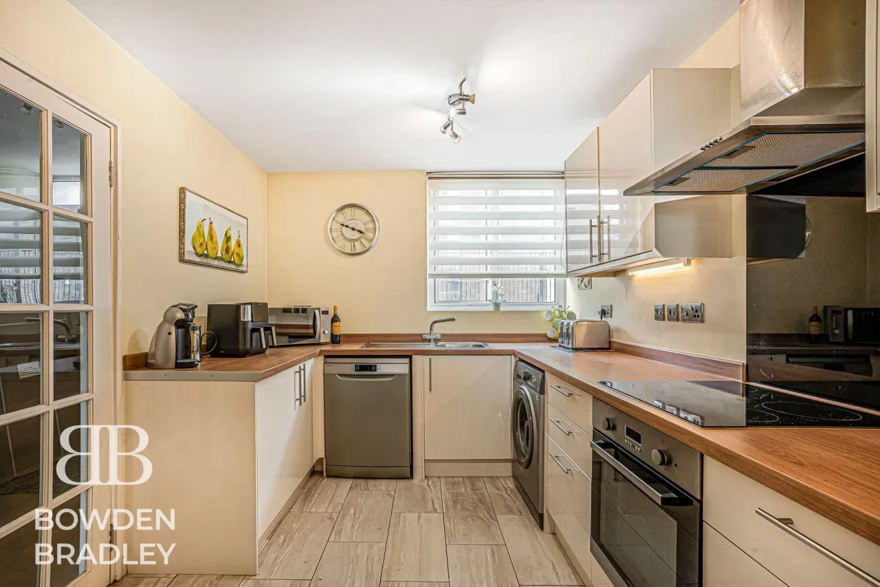 Kielder Close, Hainault, IG6, photo 7