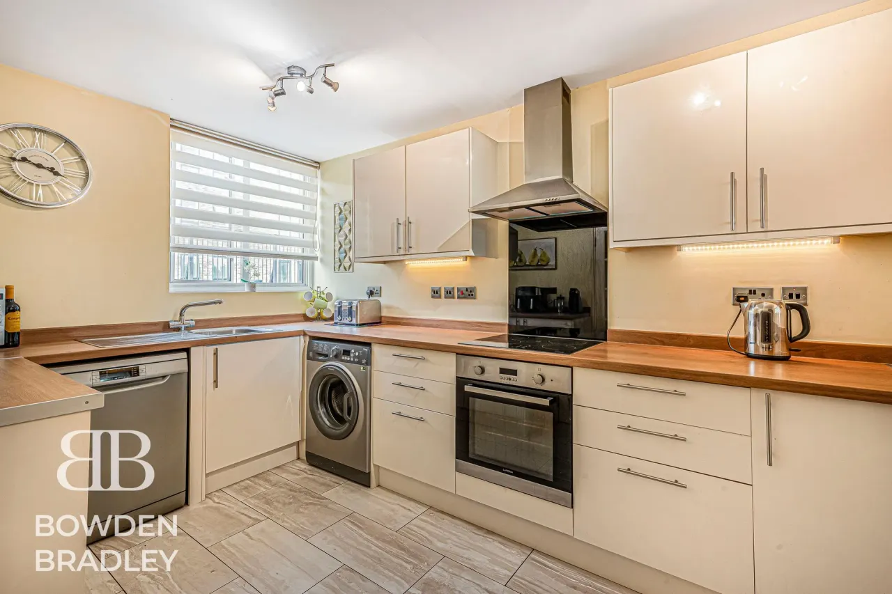 Kielder Close, Hainault, IG6, photo 4