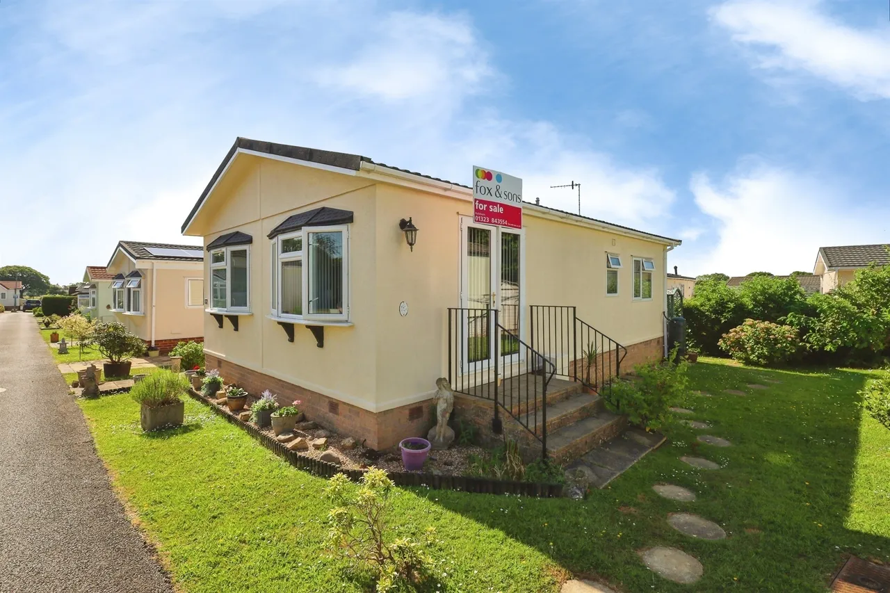2 bed park home for sale, Mill Road, Hailsham, BN27