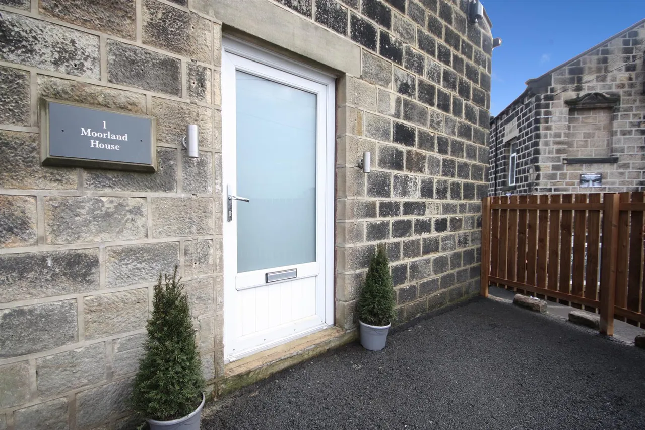 Moorland House, Low Green, LS19, photo 2